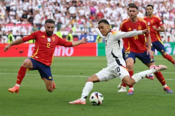 España de rojo hoy ante Francia en partido con más calor, 30 grados C