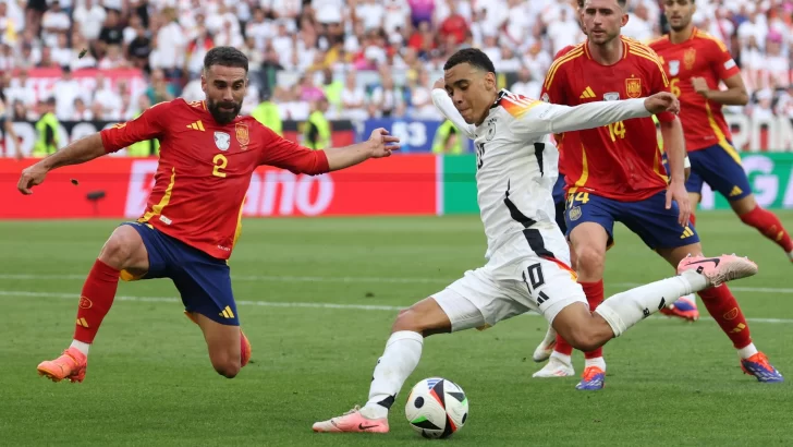 España de rojo hoy ante Francia en partido con más calor, 30 grados C