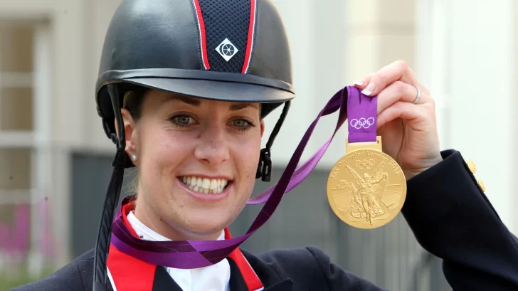 La triple campeona olímpica que renuncia a París 2024 por un video que muestra cómo maltrata a un caballo