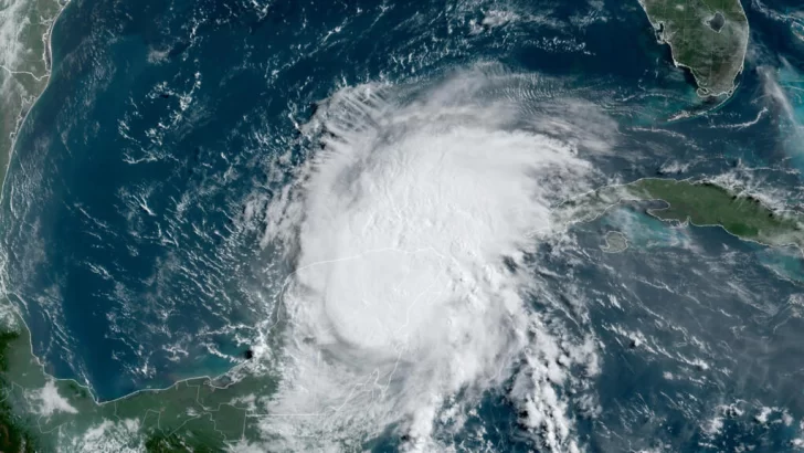 Texas, la nueva dirección de la tormenta tropical Beryl luego de impactar México