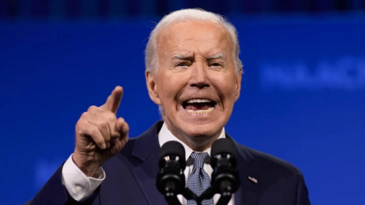 Un revitalizado Biden intenta contrarrestar los llamados para que abandone