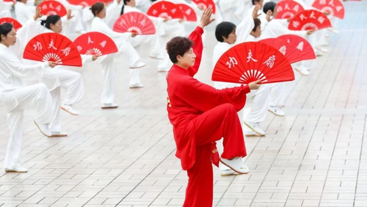 'Una actividad perfecta para el resto de tu vida': los beneficios del Tai Chi para la salud (según la Universidad de Harvard)