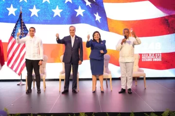 Abinader asiste a celebración del 248 aniversario de la independencia de EEUU