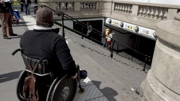 Con los Juegos Paralímpicos, París se enfrenta al reto de la accesibilidad