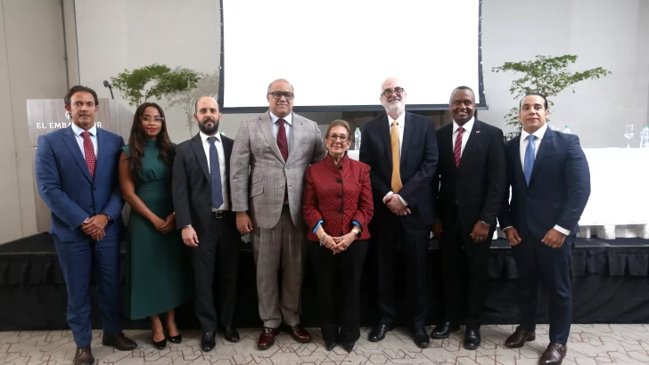 Celebran coloquio jurídico sobre el proyecto del Código Penal