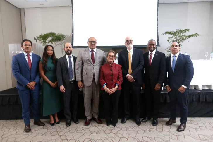 Celebran coloquio jurídico sobre el proyecto del Código Penal