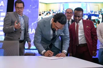 1-Bartolomé-Pujals-firma-Declaración-de-Cartagena-para-la-Gobernanza-la-Construcción-de-Ecosistemas-de-Inteligencia-Artificial-IA-728x485