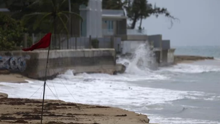 Ernesto se convierte en huracán al norte de Puerto Rico