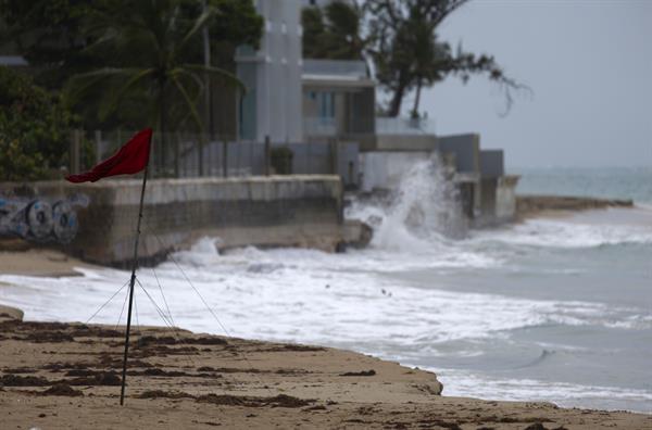 Ernesto se convierte en huracán al norte de Puerto Rico