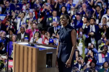 Michelle Obama da emotivo espaldarazo político a Kamala en Convención Demócrata