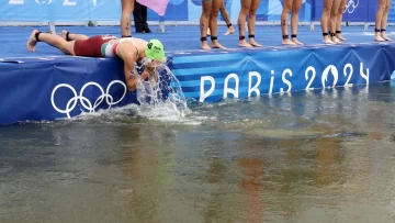 El río Sena reaviva la polémica en París 2024: triatleta belga fue hospitalizada por E. coli