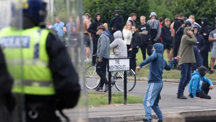 Protestas en Reino Unido: después de la furia, llegan las tareas urgentes a resolver