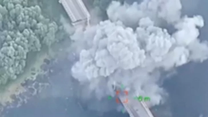 Ucrania destruye puente clave en Kursk y Rusia acusa que Kiev usó armas occidentales en la ofensiva