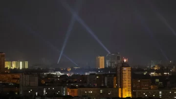 Tercer ataque con drones contra Ucrania en una semana, mientras depósitos de petróleo ruso son objetivos ucranianos