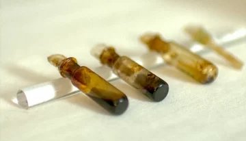 Los sorprendentes objetos del Titanic que guarda un almacén secreto al que tuvo acceso la BBC