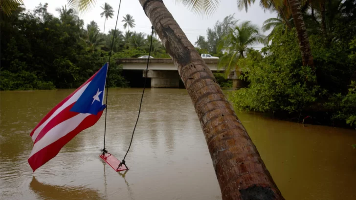 El huracán Ernesto deja graves inundaciones y cortes de luz en Puerto Rico