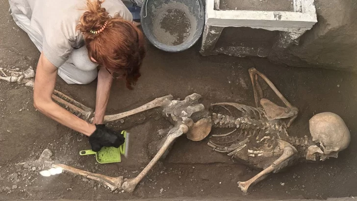 El fascinante hallazgo en Pompeya de los cuerpos de una pareja víctima del Vesubio junto a un pequeño tesoro