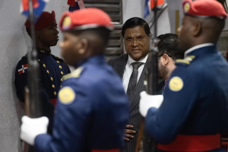 El presidente de Surinam llega para la investidura de Abinader