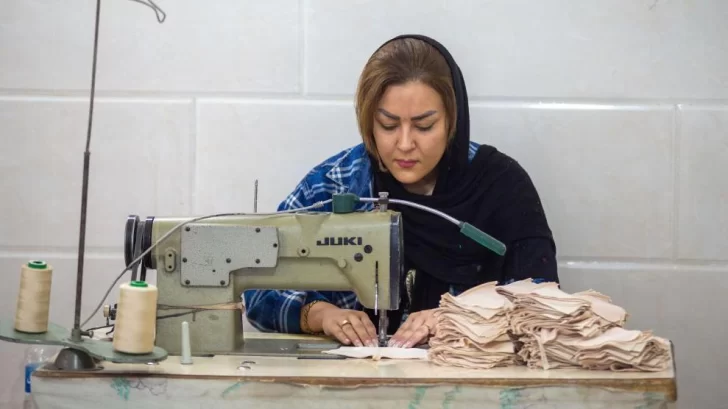 'Tienes que traer la autorización firmada de tu esposo': las duras leyes que enfrentan las mujeres de Irán para conseguir un trabajo