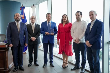 ONEC reconoce a Víctor Bisonó por su apoyo al sector comercial dominicano