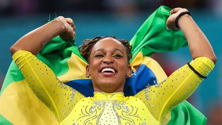 La potencia y la alegría contagiosa de la brasileña Rebeca Andrade, la rival a la que más teme Simone Biles