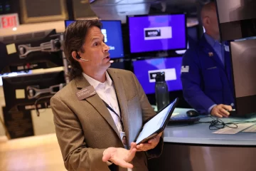 Wall Street cierra al alza con nuevo récord para el Dow Jones
