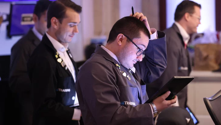 Wall Street en rojo a la espera de lo que diga la Fed el viernes