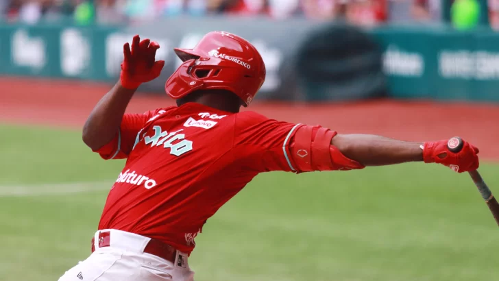 Pirela pega tres jonrones en triunfo de los Diablos, que siguen vivos Pirela pega tres jonrones en triunfo de los Diablos, que siguen vivos