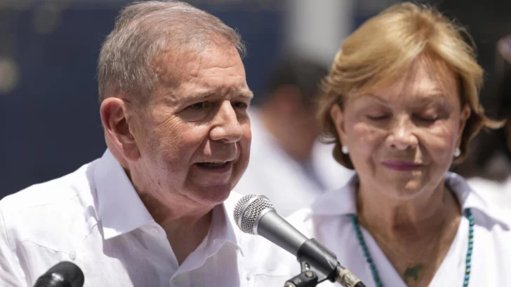 La Fiscalía venezolana cita para el lunes a Edmundo González por supuesta conspiración