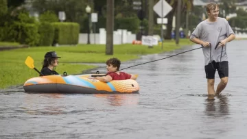 El huracán Debby toca tierra en Florida, donde se esperan lluvias históricas