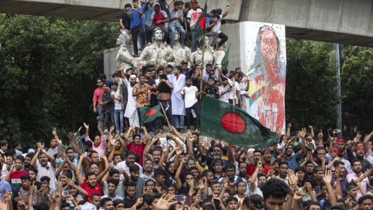 Ejército de Bangladesh formará un gobierno provisional, estudiantes exigen involucrar a Nobel de Paz