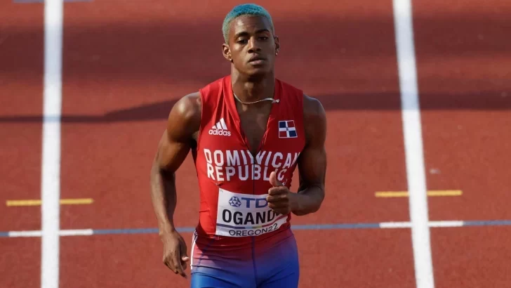 Alexander Ogando clasifica a semifinales de los 200 metros en los Juegos Olímpicos de París 2024