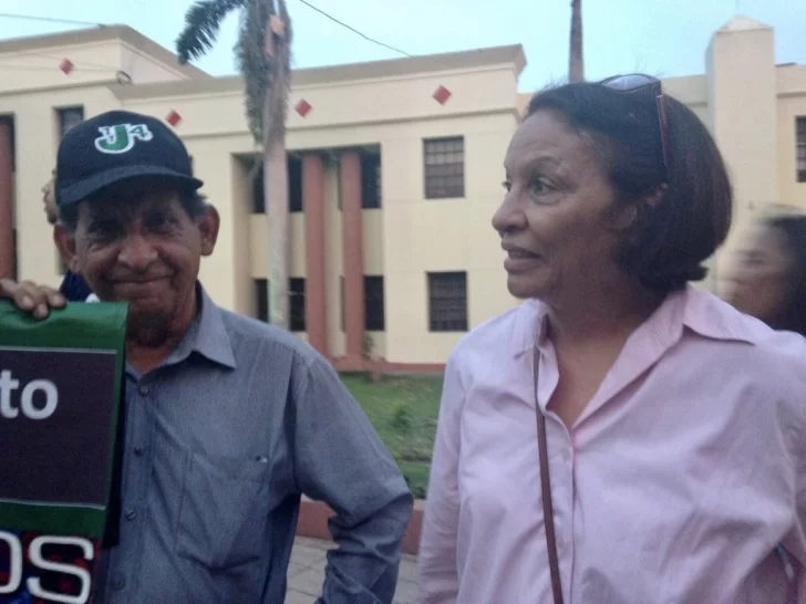 Bacho-y-Margot-frente-al-Palacio-Nacional-728x546