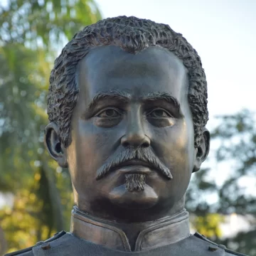 Busto-del-general-Gaspar-Polanco-en-el-museo-de-la-Fortaleza-San-Luis-de-Santiago-728x728