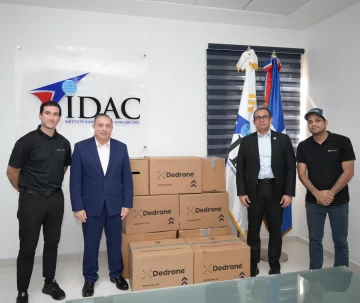 Instituto Dominicano de Aviación Civil entrega equipos al Cuerpo de Seguridad Presidencia