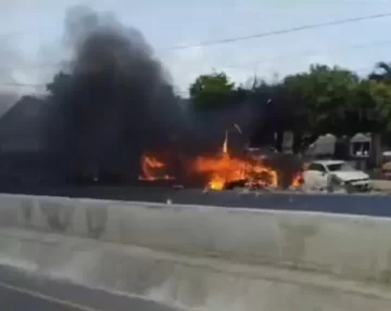 Reportan explosión de camión tanquero en la autopista Duarte