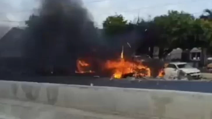 Reportan explosión de camión tanquero en la autopista Duarte