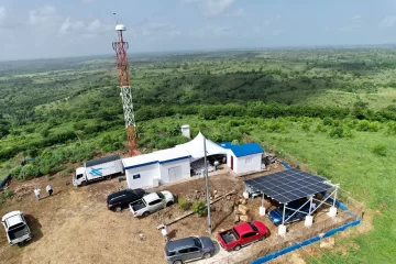 Indotel inaugura estaciones fotovoltaicas en Higüey y Dajabón