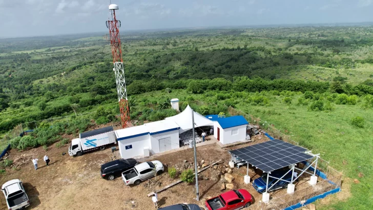 Indotel inaugura estaciones fotovoltaicas en Higüey y Dajabón