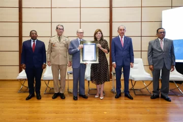 Frank Moya Pons recibió el máximo galardón del Premio Nacional de Ciencias 2024