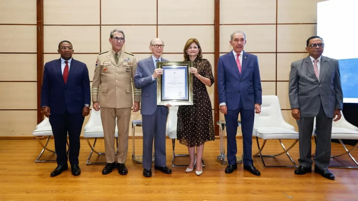 Frank Moya Pons recibió el máximo galardón del Premio Nacional de Ciencias 2024