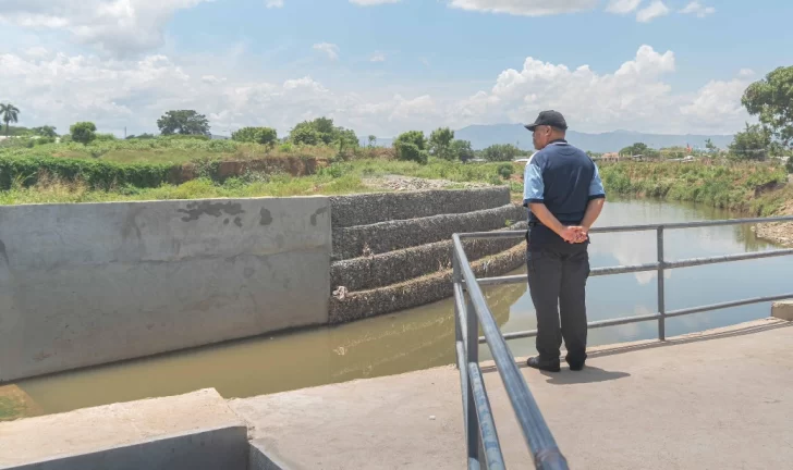 Primer ministro haitiano visita el canal de la discordia del río Masacre