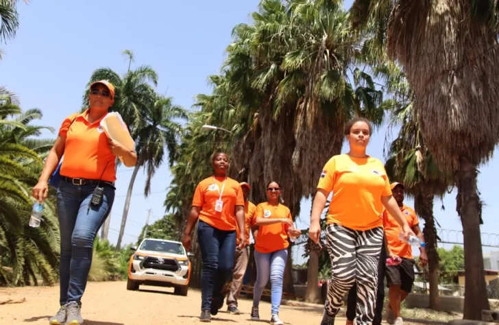 Jovenes-participantes-en-el-campamento-se-dirigen-a-las-comunidades-El-Saman-y-Las-Trescientas.-728x474