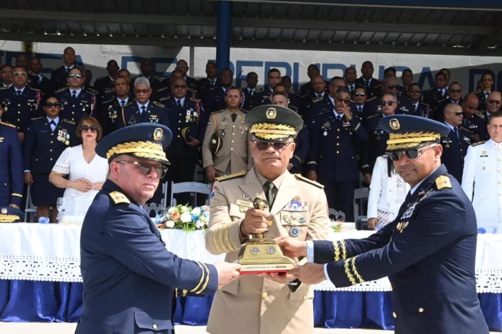 Así asumieron el mando los nuevos comandantes generales de la Fuerza Aérea y del Ejército