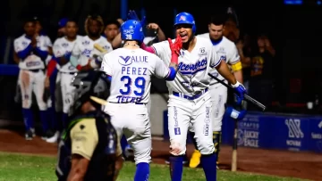 Dominicanos Herrera y Tavarez mantienen con vida a los Acereros