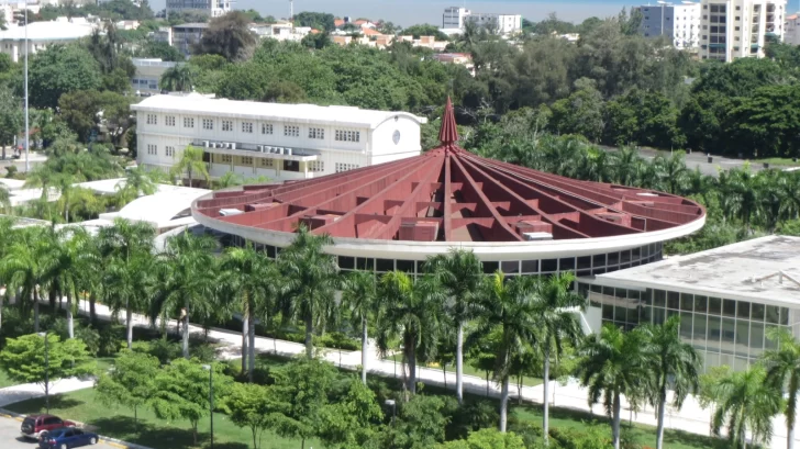 UASD aprueba otorgar título de doctor 'honoris causa” a Luis Abinader