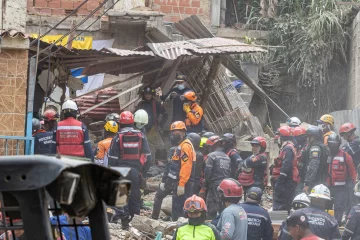 Seis muertos y 22 heridos por el derrumbe de una edificación en mayor favela de Venezuela