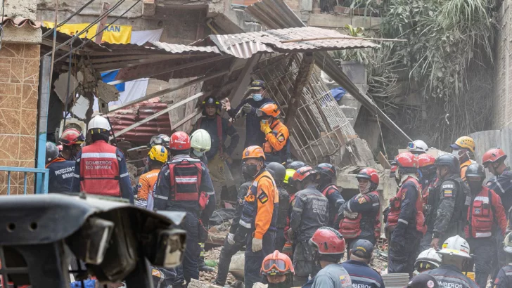 Seis muertos y 22 heridos por el derrumbe de una edificación en mayor favela de Venezuela