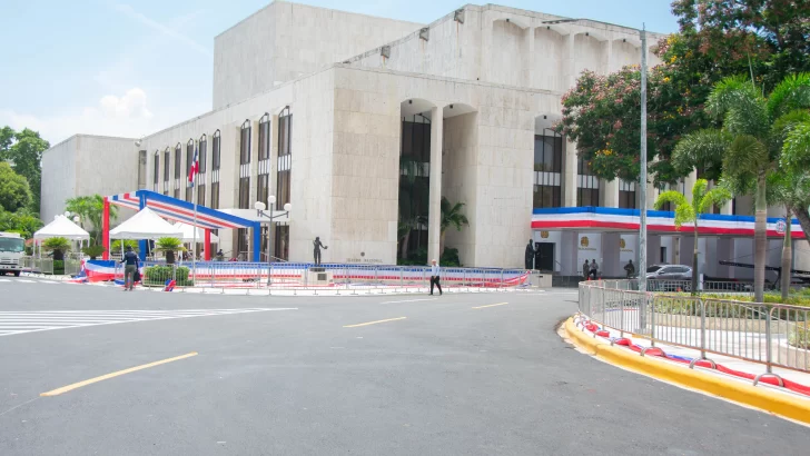 Apuran trabajos en el Teatro y el Congreso Nacional para toma de posesión