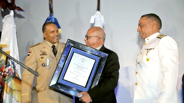 Lora Salcedo es exaltado al Pabellón de la Fama del Deporte Militar y Policial